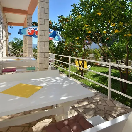 Laidback - One Bedroom With Balcony And Sea View Lavander Apartament
