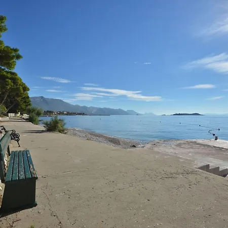 Laidback - One Bedroom With Balcony And Sea View Lavander Apartament